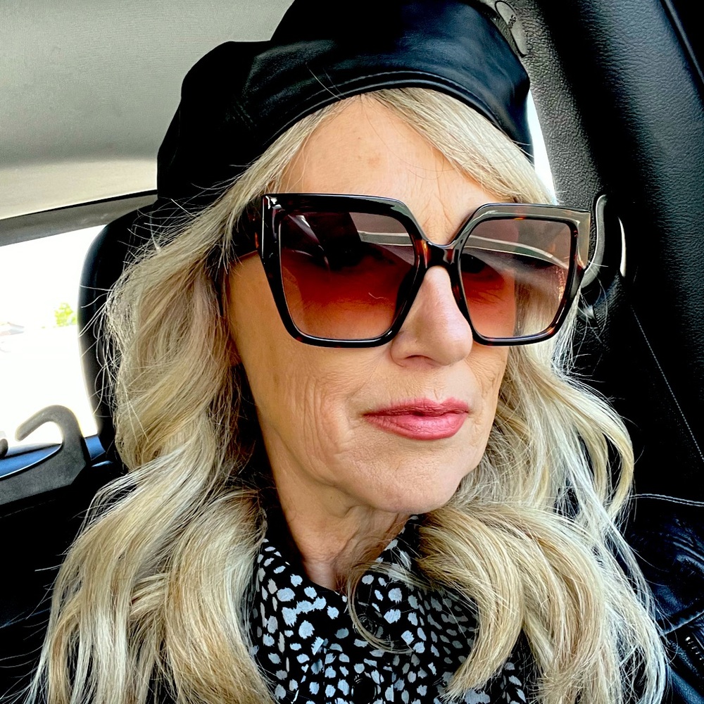 Meet your Posher, Jeannine